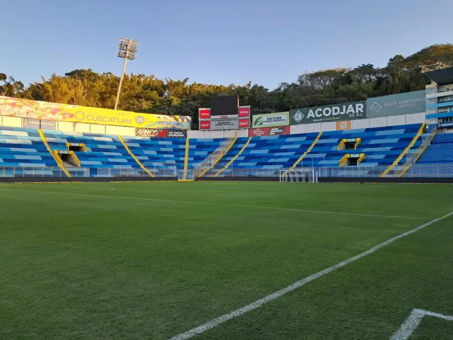 Campaña en redes exige a Guns N’ Roses mover su show en el Cuscatlán por partidos de la Selecta ante Guatemala y Panamá en octubre