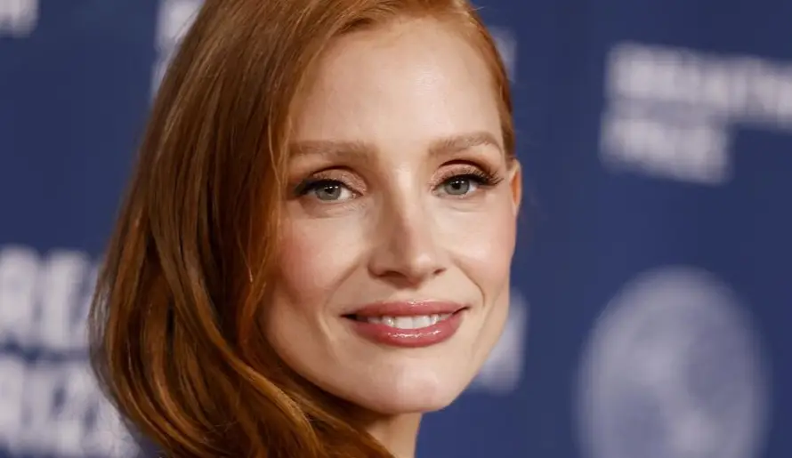 Jessica Chastain en desacuerdo con Apple por posponer el estreno de "The Savant"