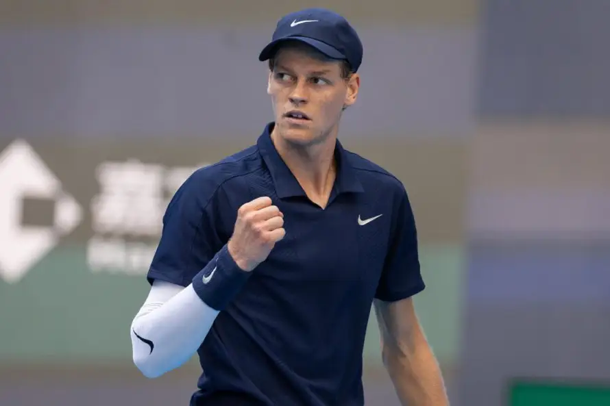 Sinner y Swiatek avanzan en el Abierto de China en una jornada marcada por cinco retiradas