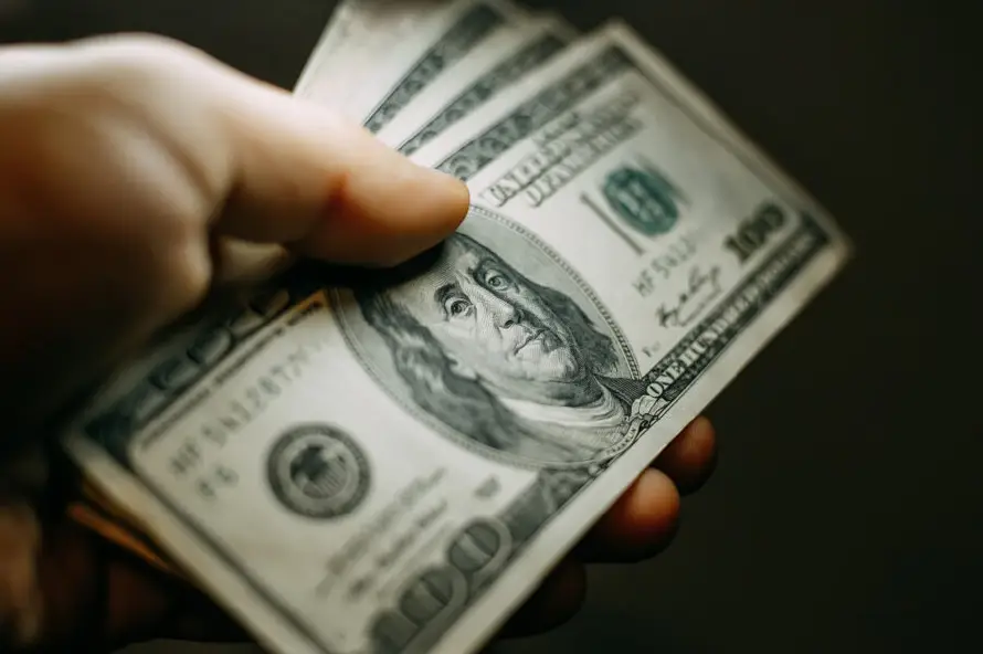 El Salvador cerró 2025 con una cifra histórica de $9,987.9 millones en remesas