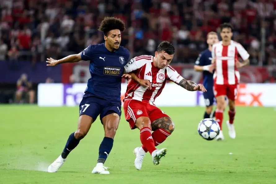 El Pafos resiste con diez jugadores y frustra al Olympiacos en su regreso a Champions