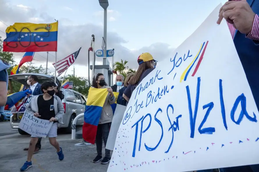 Juez bloquea la decisión de Trump de poner fin al TPS para venezolanos y haitianos