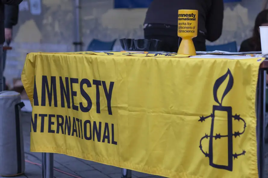 Amnistía Internacional exige una investigación sobre el ataque de EE.UU. a una embarcación en el Caribe