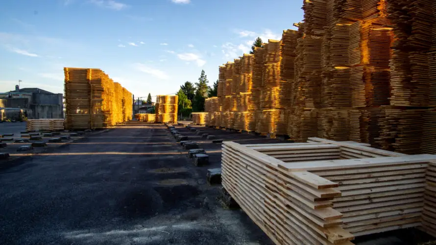 EE.UU. impondrá un arancel del 10 % a la madera blanda y aplaza aranceles a muebles hasta el 14 de octubre