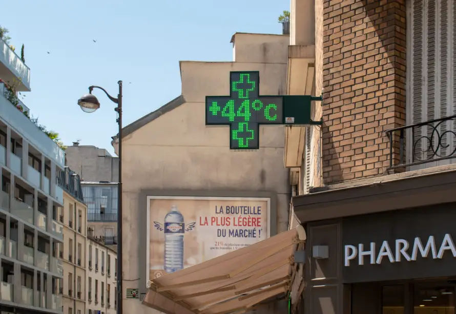 Francia se prepara para una ola de calor con polémica política incluida