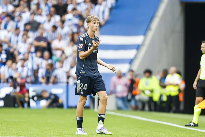 Huijsen, dos expulsiones en nueve partidos con el Real Madrid