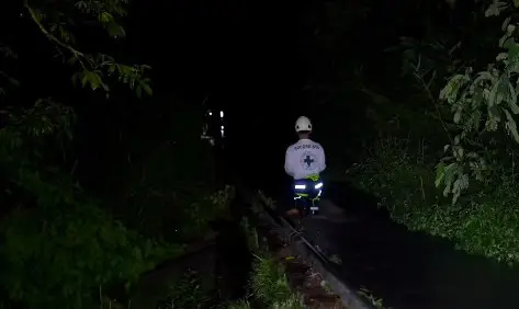 Rescatan a seis turistas atrapados en la poza de Santa Ana