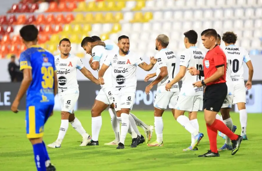 Alianza recupera confianza con un 3-1 sobre Municipal Limeño