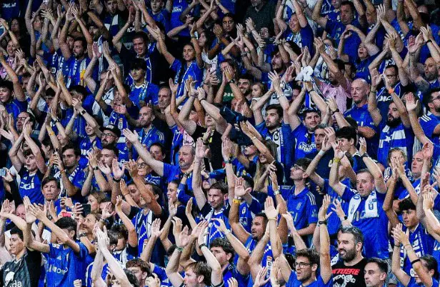 Detienen a aficionado del Real Oviedo por gestos racistas contra Vinícius Júnior