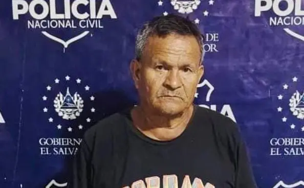 Detienen en Sonsonate a hondureño grabado mientras hurtaba un celular