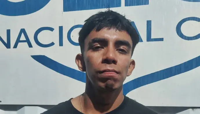 Detienen a joven acusado de herir con cuchillo y robar a la pareja de su exnovia en Santa Ana