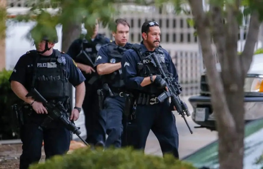 El tiroteo en un centro de ICE en Dallas deja dos muertos, entre ellos el atacante