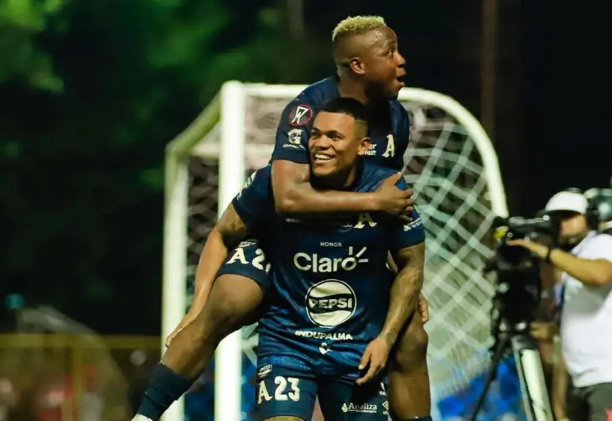 Alianza derrota a Firpo 5-0 y se adueña del liderato del Apertura 2025