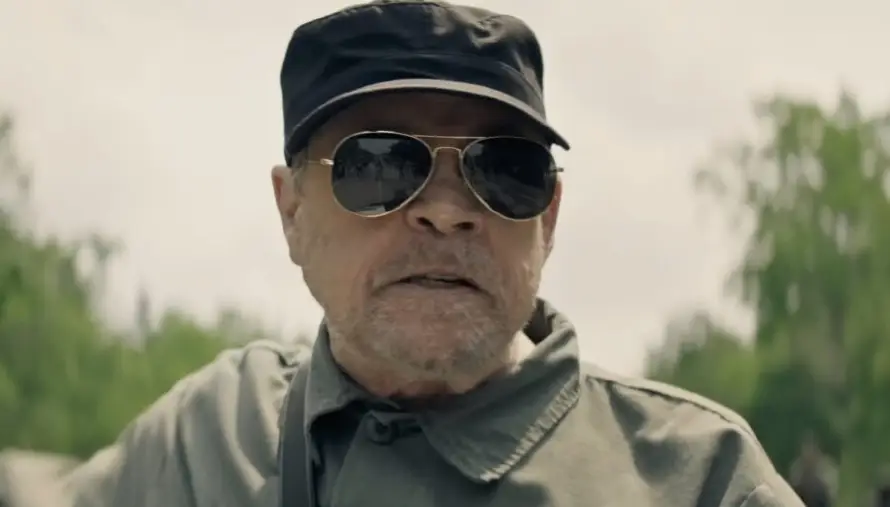 Mark Hamill marcha por la muerte de Stephen King en la película "Camina o muere"