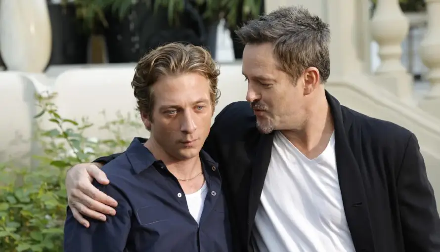 Jeremy Allen White es Bruce Springsteen en la película "Deliver me from nowhere"