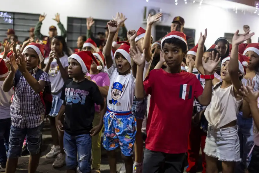 Venezuela celebra una Navidad adelantada y llama a la "paz" en medio de tensiones con EE.UU.