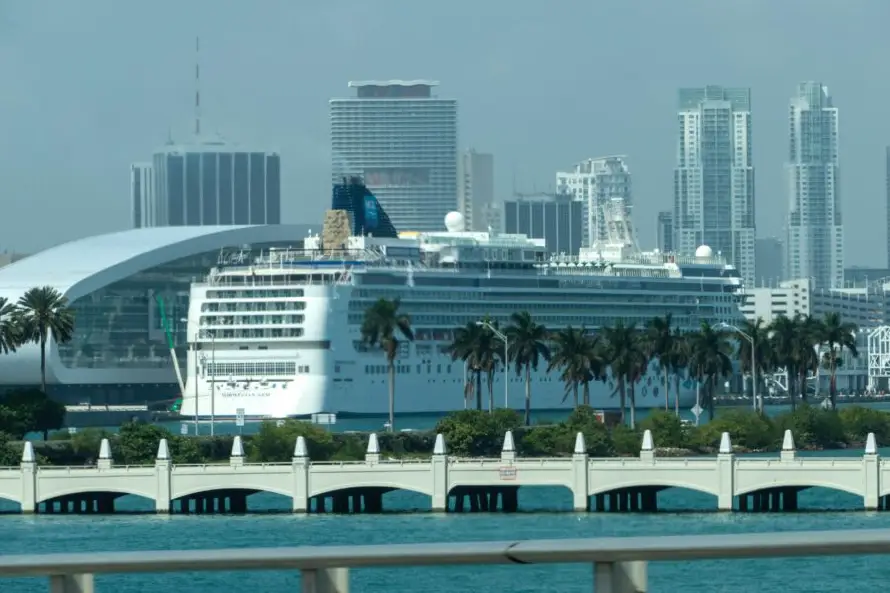 Casi 100 pasajeros infectados de norovirus en un crucero de Royal Caribbean que atracó en Miami