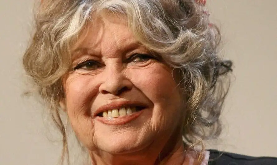 La actriz Brigitte Bardot sale del hospital y regresa a su casa en Francia