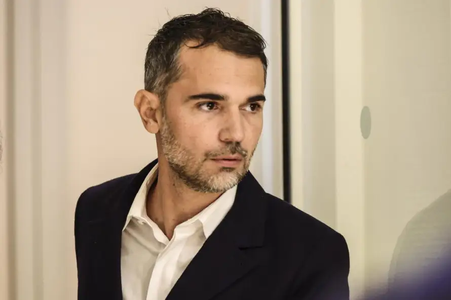 El principal 'influencer' en el ciberacoso a Brigitte Macron se considera "una víctima"