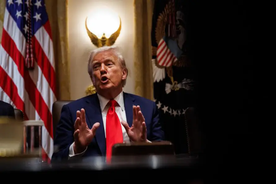 Trump discutirá salida de EE.UU. de OTAN hoy