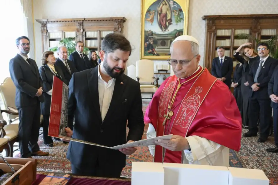 León XIV transmitió a Gabriel Boric el dolor que le causaron como misionero los abusos en Chile