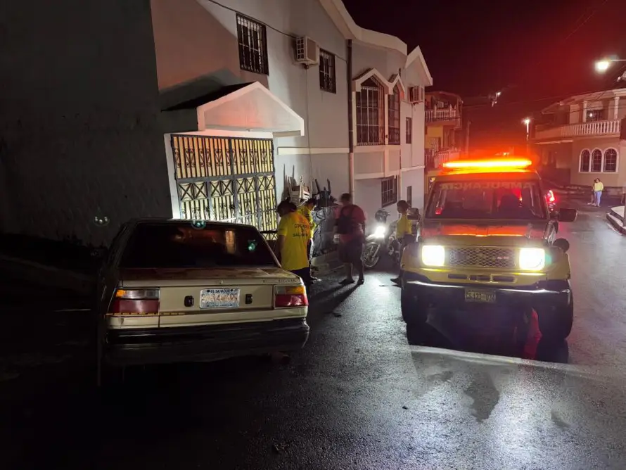 Video: Vehículo perdió el control, impacta con otro estacionado y deja un lesionado en Sensuntepeque