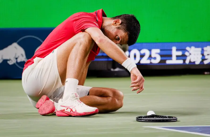 Djokovic vence a Munar pese a lesión y avanza a cuartos en el Masters 1,000 de Shanghái