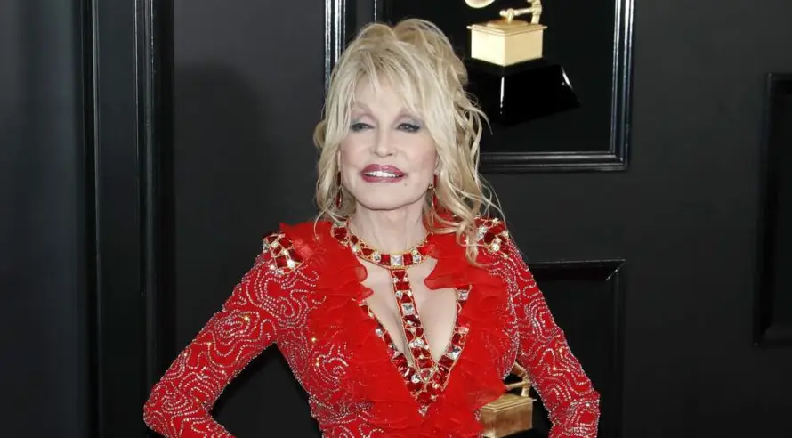 Dolly Parton estaría hospitalizada y su hermana pide oraciones por ella