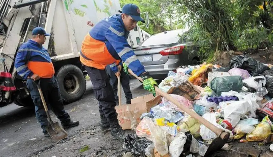 Más de 830,000 familias no tienen recolección de basura, mientras $11.50 al mes es el pago promedio de impuestos municipales y recolección