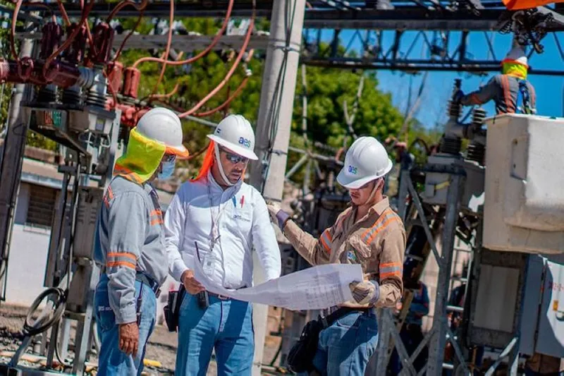 BlackRock negocia la compra de AES por $38,000 millones en una megatransacción que incluye El Salvador