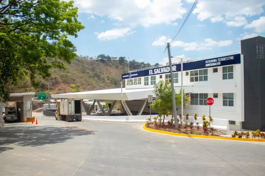 El 29 % de la mercadería que sale y entra a El Salvador pasa por Anguiatú