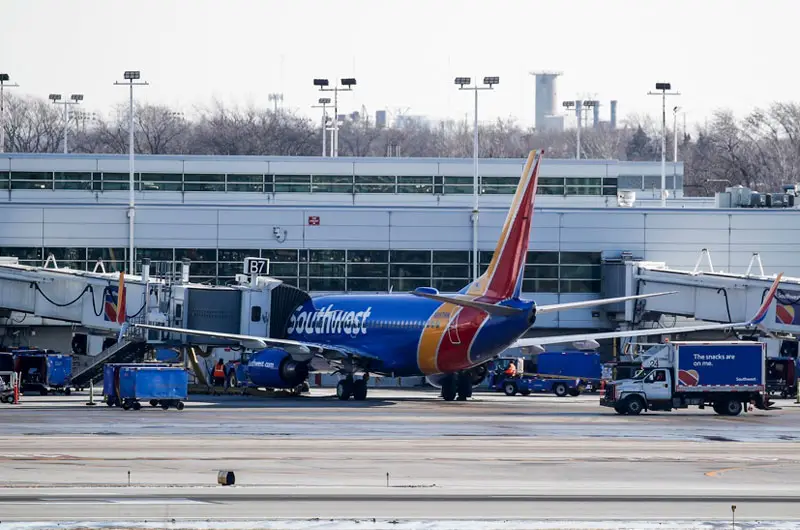 Cierre del Gobierno en EE.UU. amenaza con colapsar aeropuertos