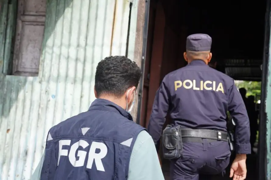 Fiscalía y PNC allanan vivienda de adolescente acusado de posesión y tenencia de drogas