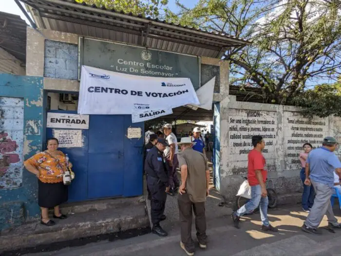 Queda un mes para que salvadoreños actualicen domicilio en DUI para la asignación de sus centros de votación en 2027