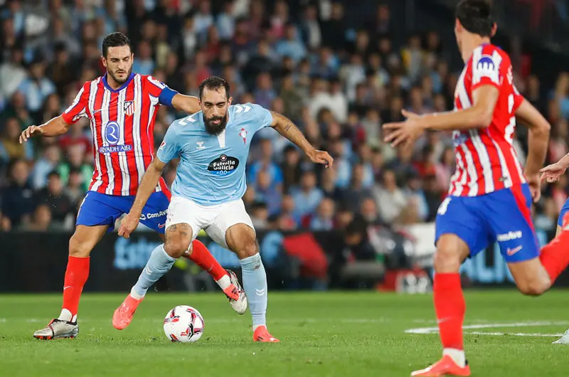 El Atlético sobrevive con diez y suma un punto frente al Celta