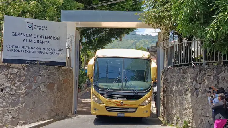 Protocolos de atención a migrantes tendrán que ser actualizados máximo cada dos años en El Salvador