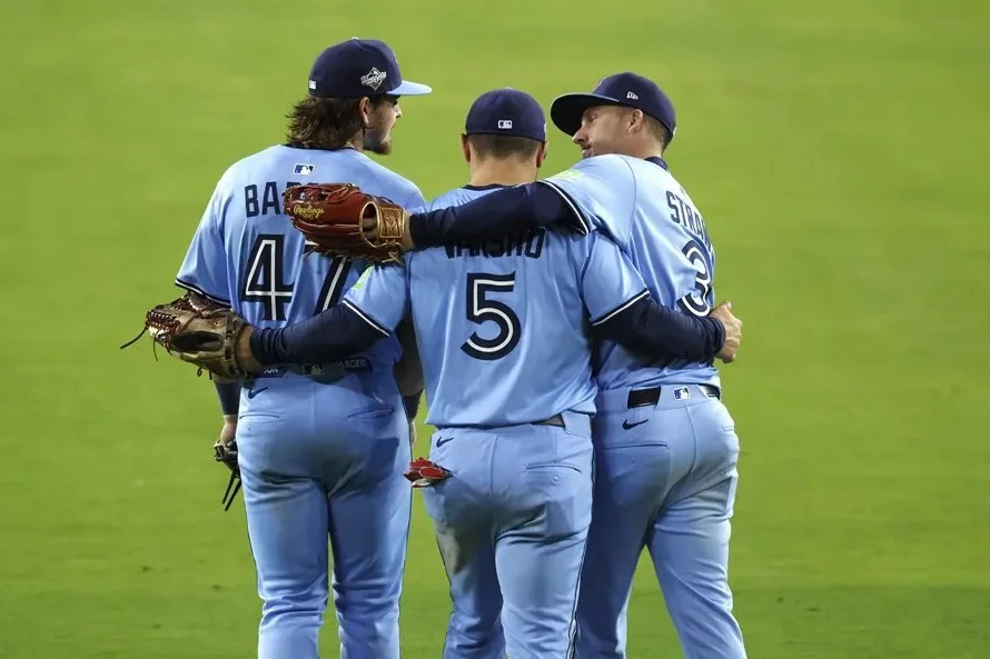 Los Azulejos a un triunfo de coronarse ante los Dodgers en la Serie Mundial de béisbol