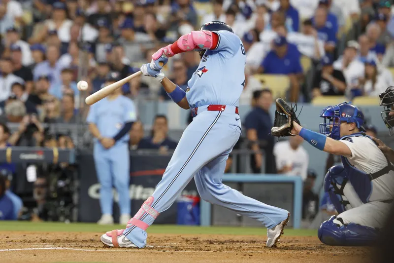 Azulejos empatan la Serie Mundial tras vencer 4-2 a Dodgers en Los Ángeles