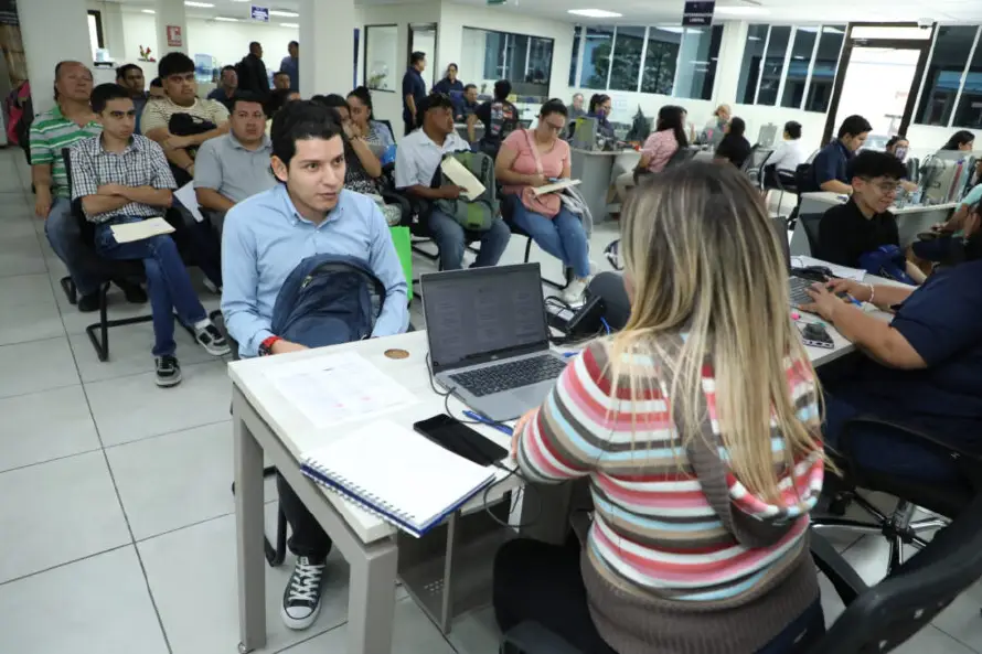 Más de 10,000 salvadoreños han aplicado en la bolsa de empleo del Ministerio de Trabajo