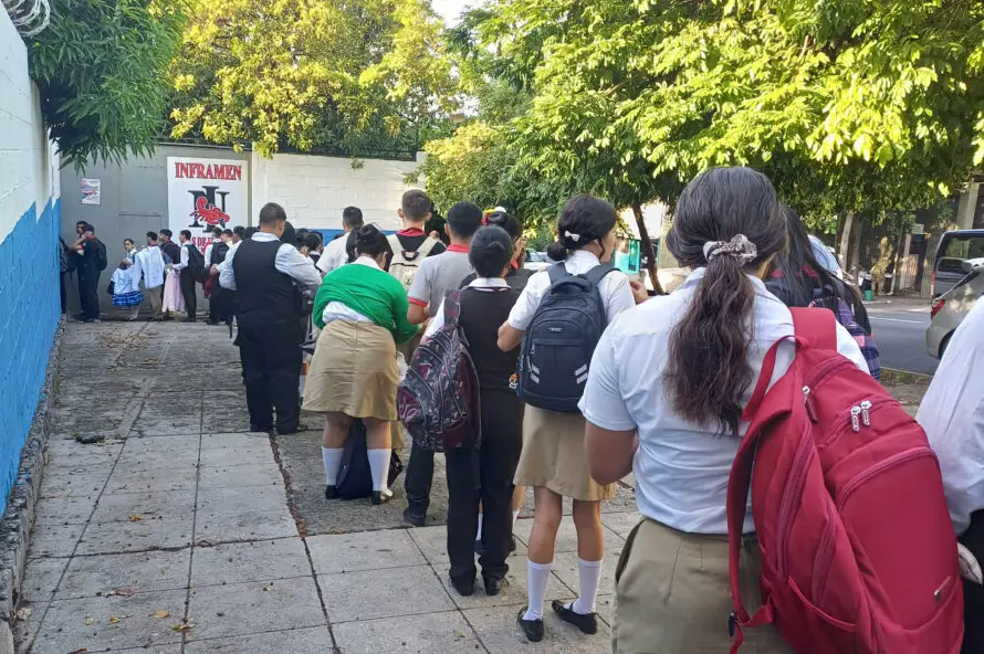 Presidente de Colegios Privados dice que bachillerato diurno debe ser de tres años y el nocturno de cuatro años
