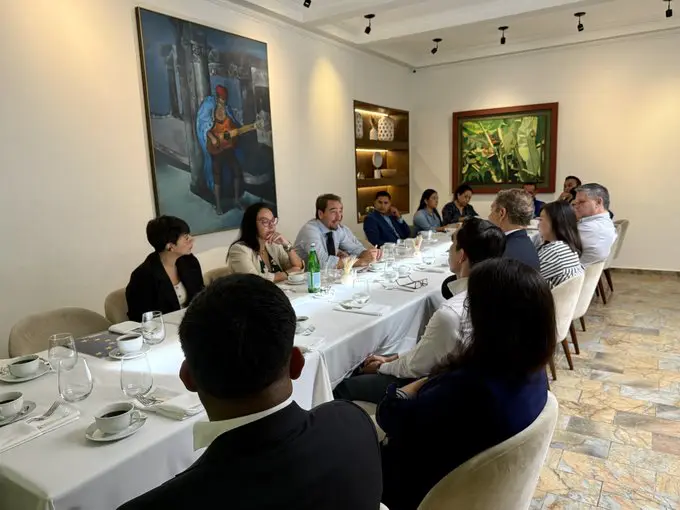 Embajador de la UE se reúne con periodistas salvadoreños para "establecer puentes de diálogo"