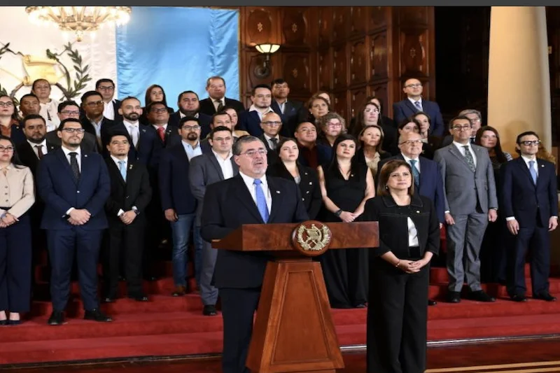 Presidente guatemalteco denuncia intento de golpe de Estado y pide reunión en la OEA