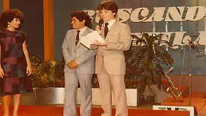 “Buscando Estrellas”: el recordado semillero de talento que marcó la televisión salvadoreña