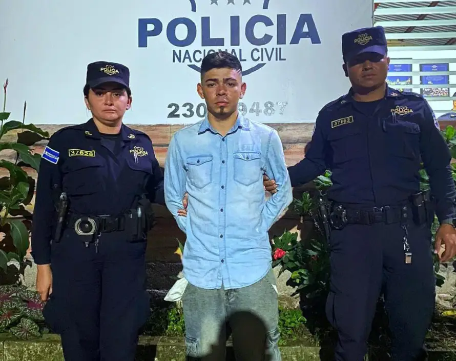 Capturan a hombre con ocho porciones de cocaína en Chalatenango Norte