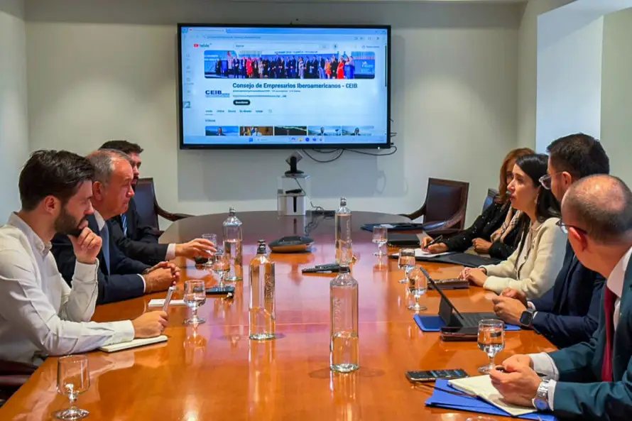 El Salvador busca atraer inversiones desde España y promover el comercio