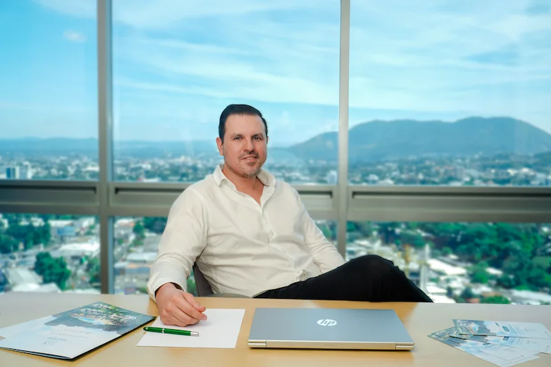 “El Salvador está viviendo un gran auge para las inversiones inmobiliarias, es un destino atractivo para invertir”, dice Michael Tarcica, fundador de Urbania