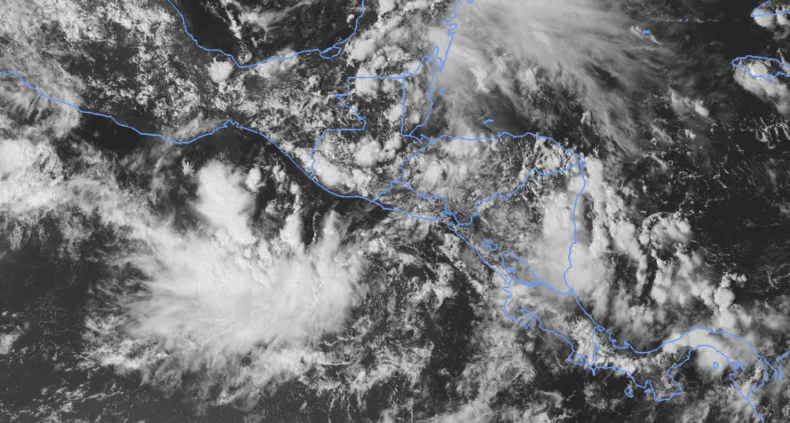 Una baja presión y la zona de convergencia mantendrán lluvias hasta este martes