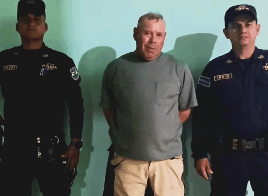 Detienen a hombre ebrio por dispararle a un vehículo en Sensuntepeque