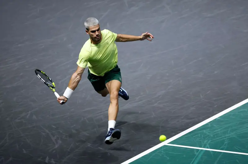 Alcaraz cae en su debut en el Masters 1,000 de París