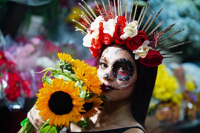 San Salvador se prepara con desfile y Necrotours para honrar a los fieles difuntos